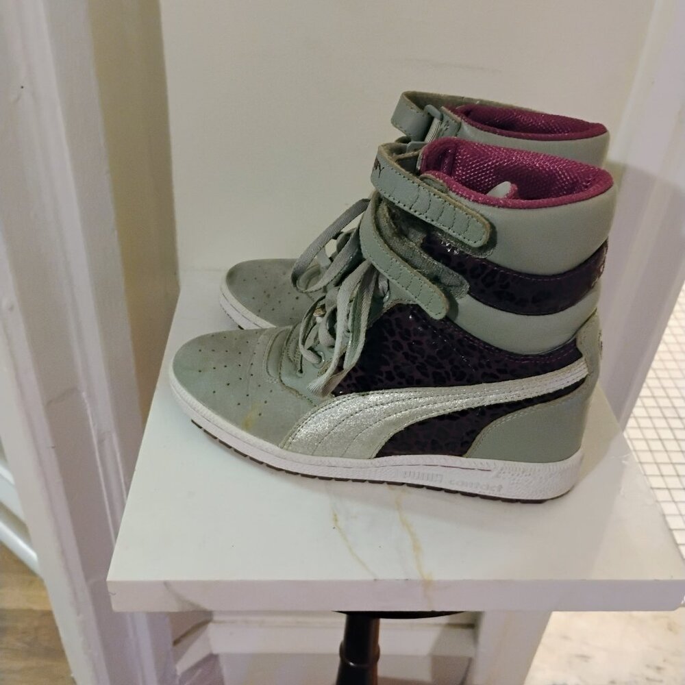 Women's Puma high top sneakers/grey and purple with velcro